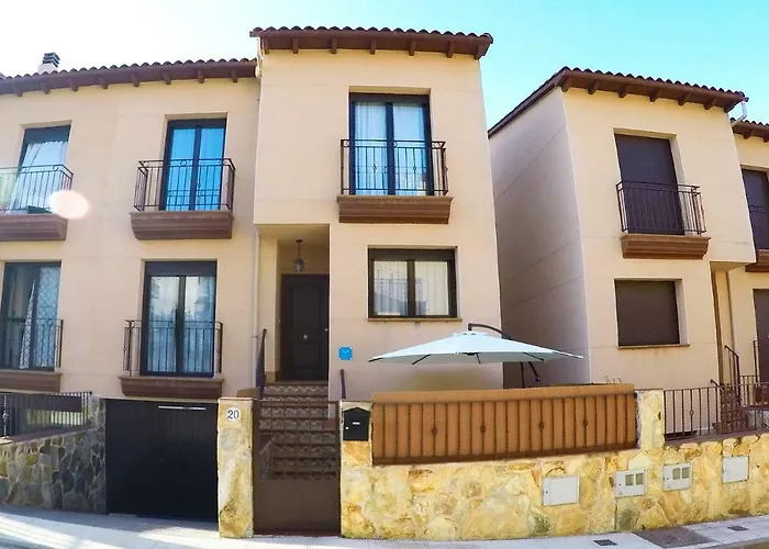 Casa En El Valle Del Tietar 펜션